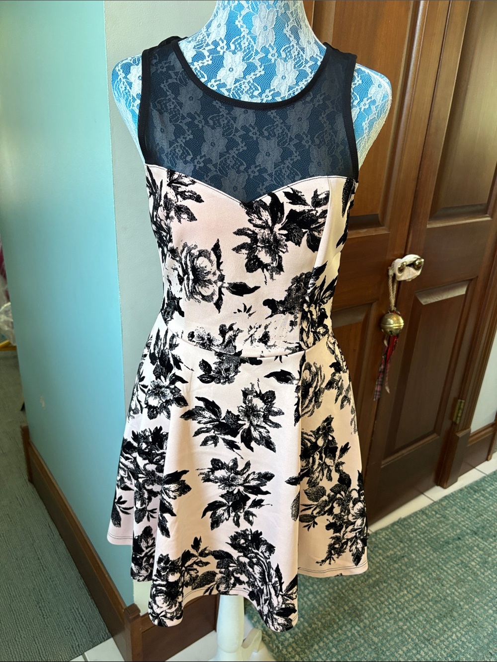Trixxi mini dress sleeveless sweetheart neck fabric/mesh crewneck fit & flare